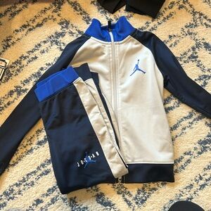 Jordan track suit size 4/5 boys (navy blue)